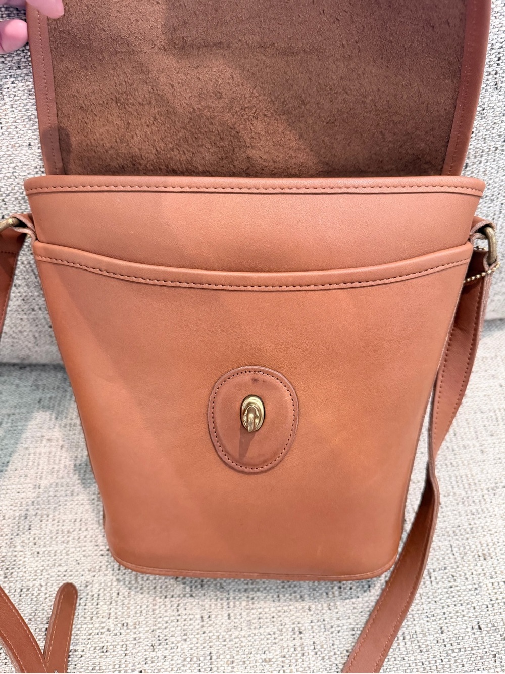Vintage Coach Bradley Bucket Bag in British Tan Made in USA in 1993 - Picture 5 of 10